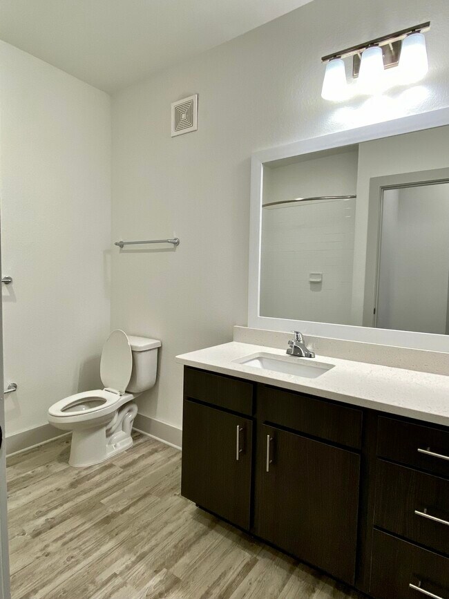 A1 Bath - Azalea Bay Apartments