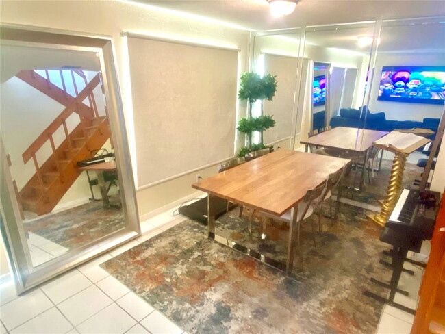 Foto del edificio - 3315 Chickee Ln