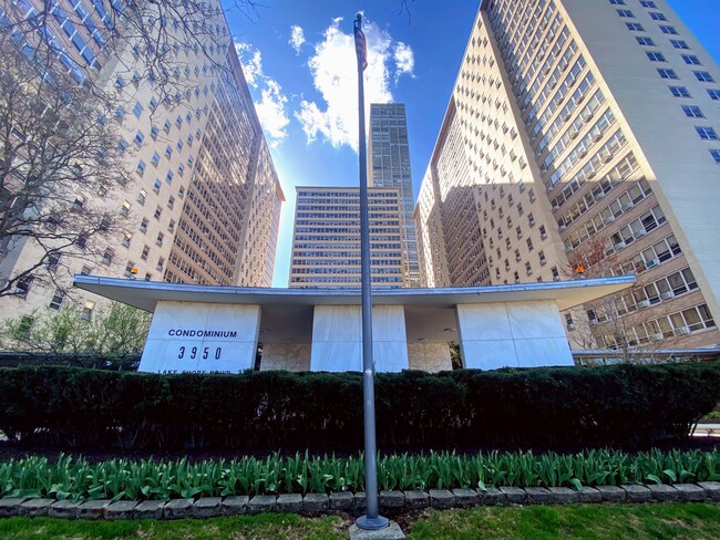 Foto del edificio - 3950 N Lake Shore Dr