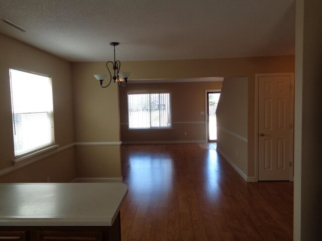 Building Photo - 2600 Sunflower St