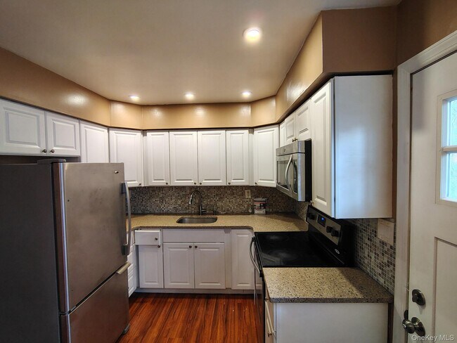 Foto del edificio - 122 W 1st St