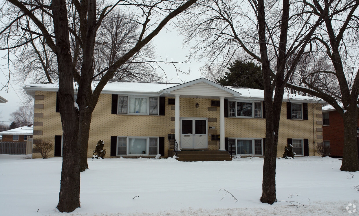 Building Photo - 618 E 3rd St