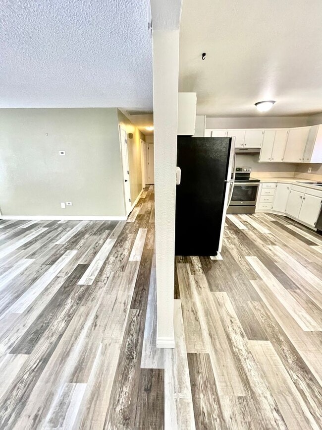 Building Photo - 3 Bedroom, 2 bath house