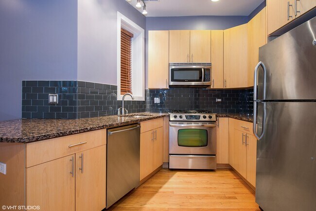 Building Photo - 4055 N Hermitage Ave