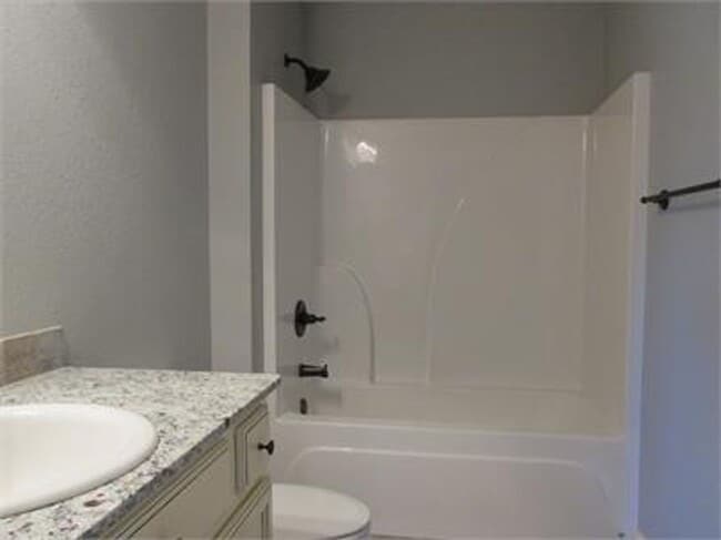 Building Photo - 3 bedroom duplex, Near Arkansas College of...