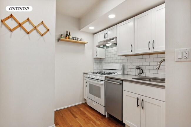 Building Photo - 429 7th Ave
