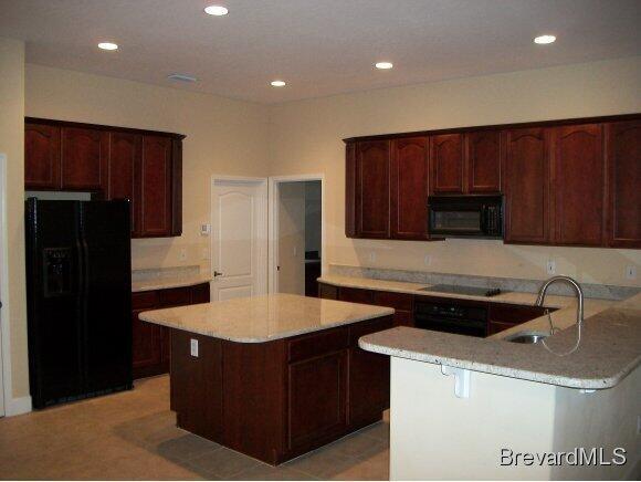 Building Photo - 611 Oceanside Blvd