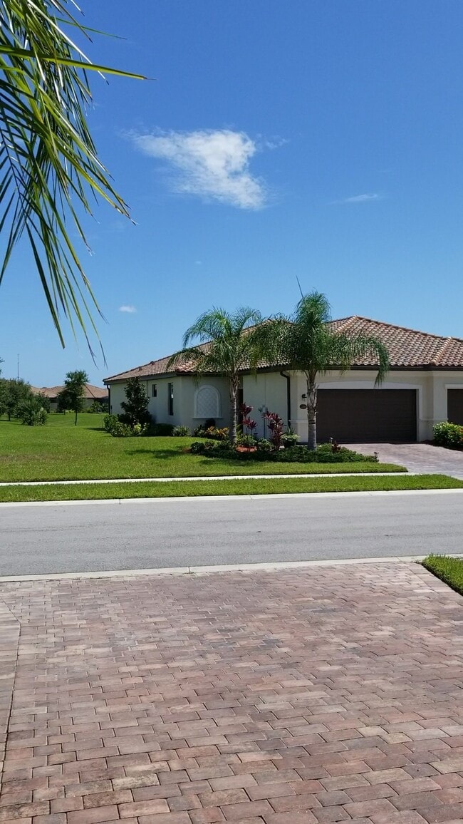 Building Photo - 12604 Garibaldi Ln