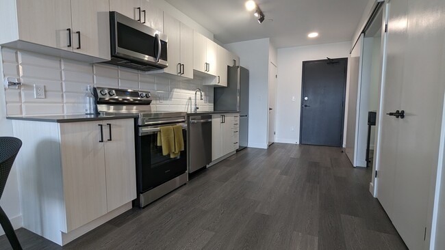 Photo du bâtiment - Beautiful 1+Den In Downtown Kitchener