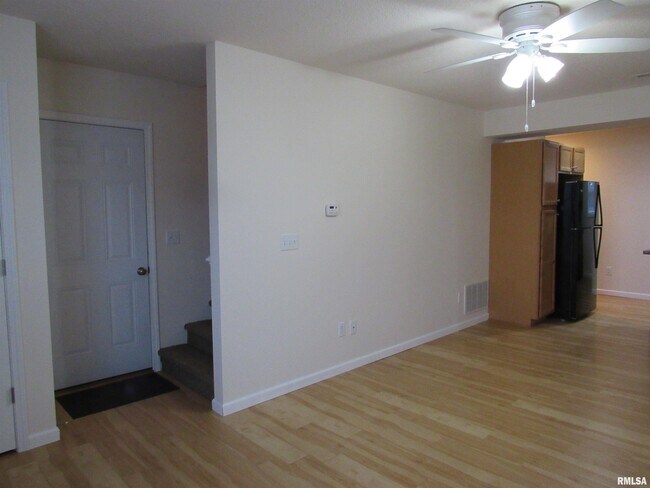 Building Photo - 518 Prairie Meadow Dr
