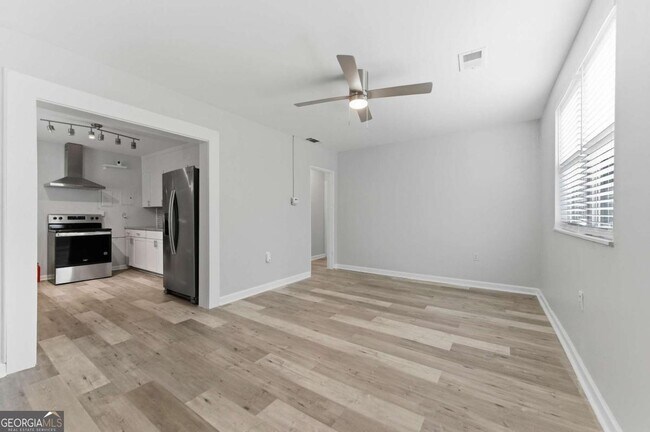 Building Photo - 1307 Elizabeth Ave SW