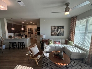 Building Photo - 425 El Rio St