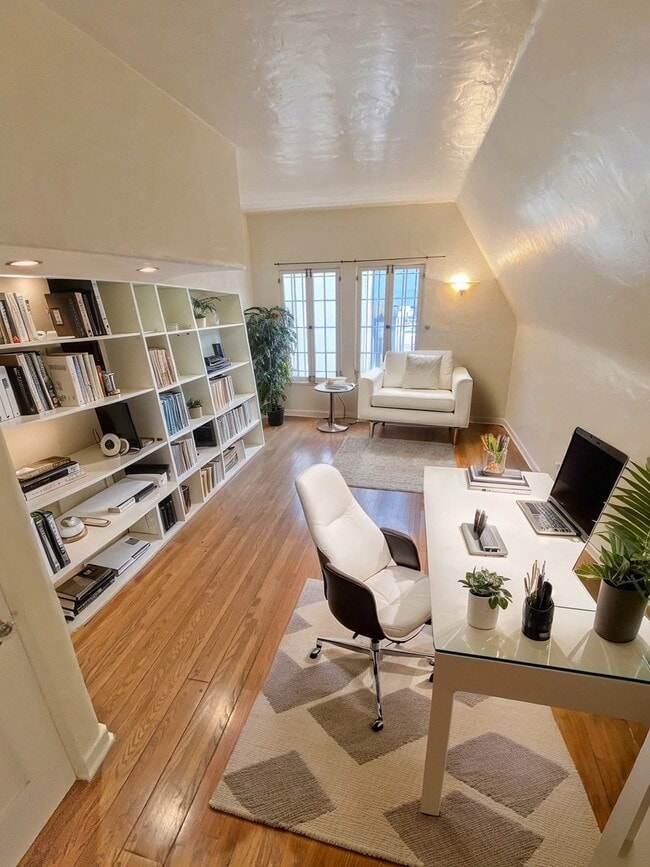 Building Photo - 1150 N Curson Ave