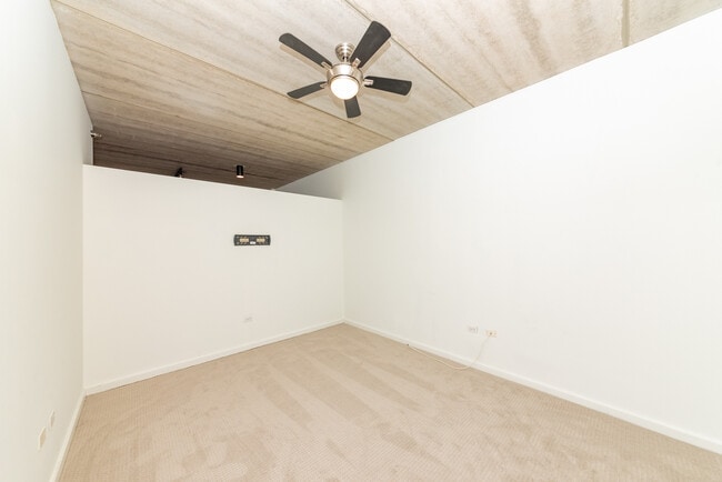 Foto del edificio - 630 N Franklin St