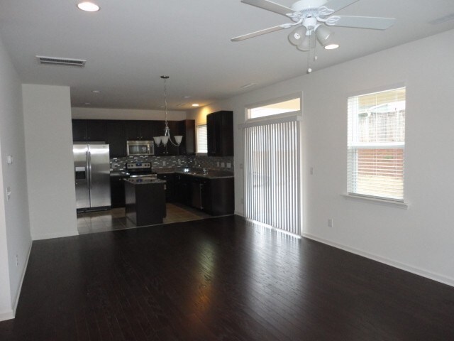 Foto del edificio - 82 Green Willows Drive