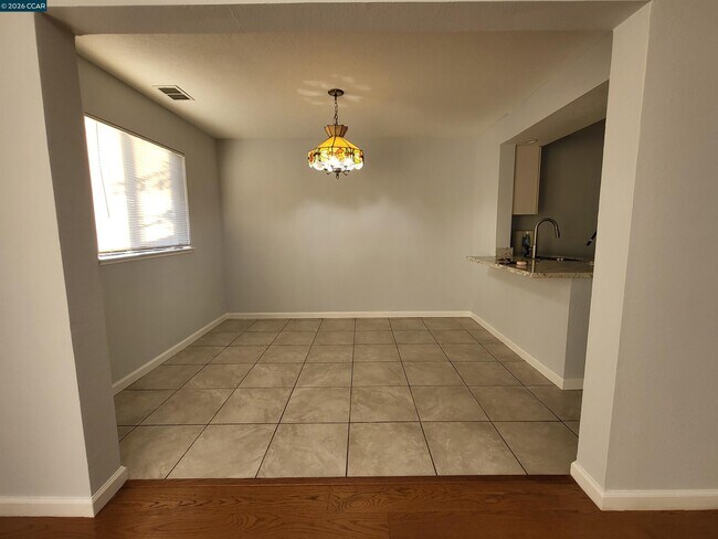 Building Photo - 11 Range Ct