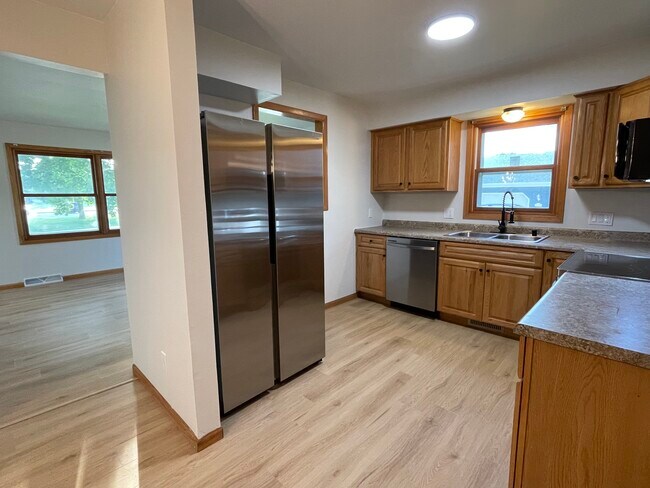 Building Photo - 2025 Wolf Rd
