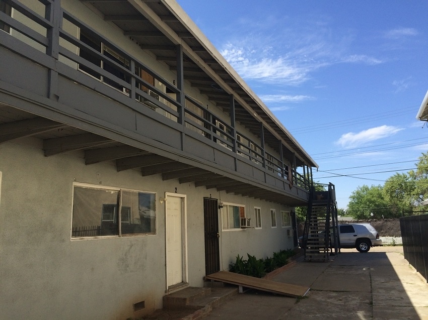 Building Photo - 683 El Camino Ave