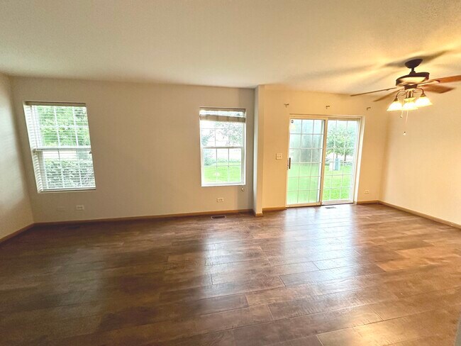 Foto del edificio - 2341 Stoughton Cir