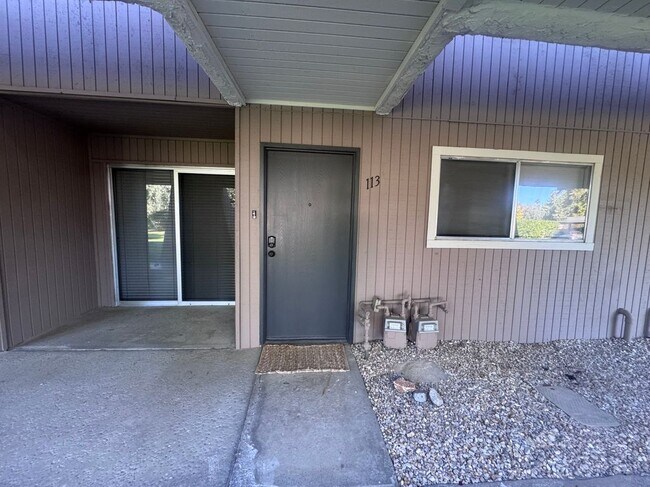 Foto del edificio - 2825 N Los Felices Rd