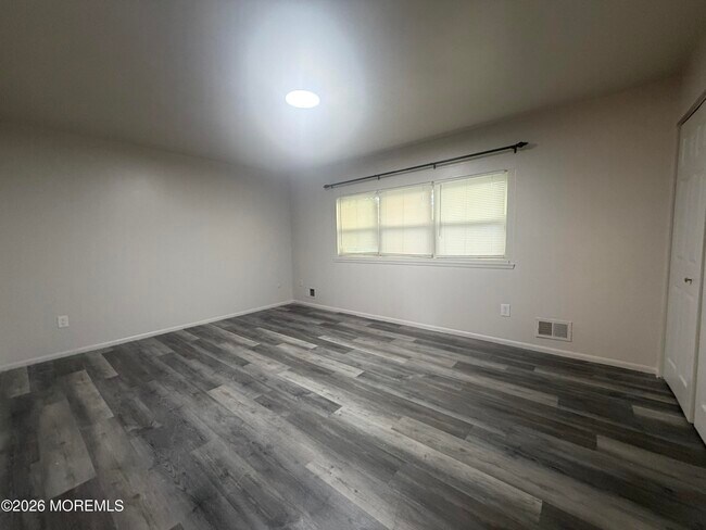 Foto del edificio - 336 Sawmill Rd
