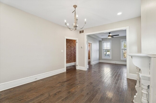 Foto del edificio - Stylish Phoenixville Rowhome with Exposed Brick, High Ceilings & Central Air