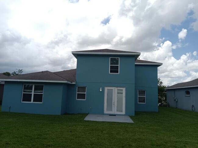 Building Photo - Spacious 4-Bedroom 2 Bathroom Apartment fo...