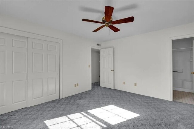 Foto del edificio - 205 N Rotary Dr