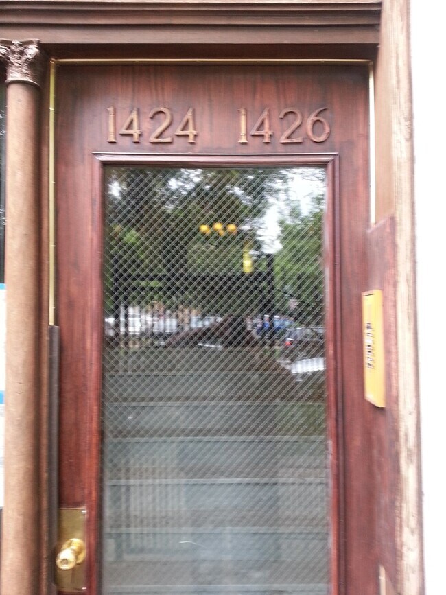 Foto del edificio - 1426 E Hyde Park Blvd