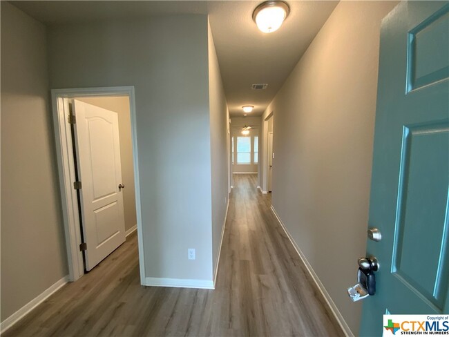 Building Photo - 1236 Grand Oak Trl