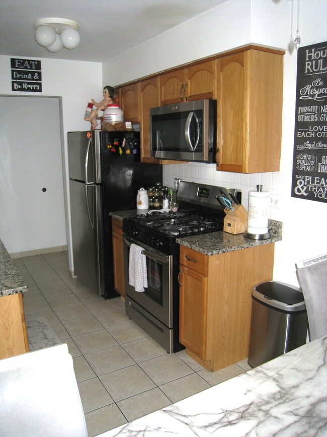 Building Photo - 187 Pickwick Dr