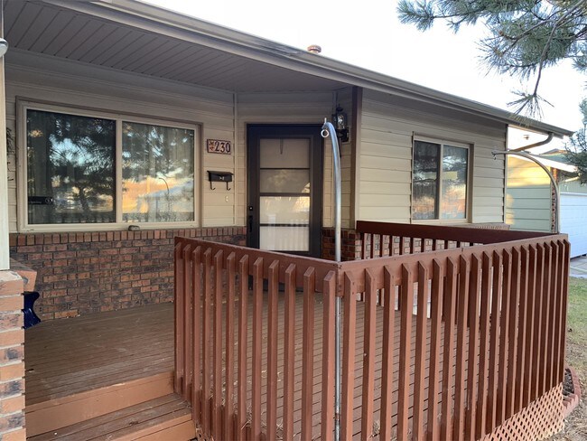 Foto del edificio - 230 Reed Ave