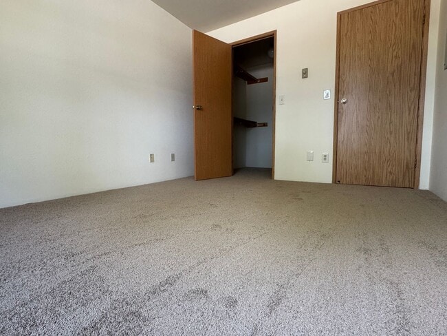 Interior Photo - Bridle Estates
