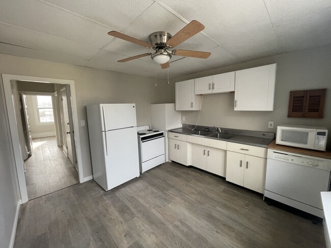 Kitchen with fridge,stove,microwave,dishwasher - 118 N Jackson Ave