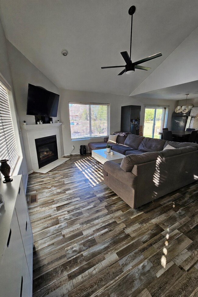 Foto del edificio - 8207 Monterey Way