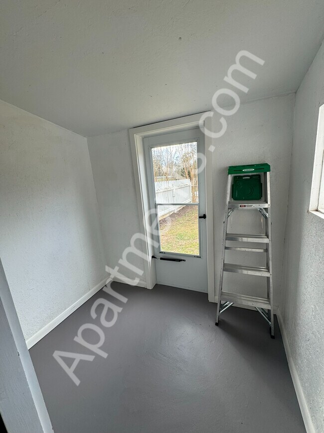 Building Photo - 5357 Valina Dr