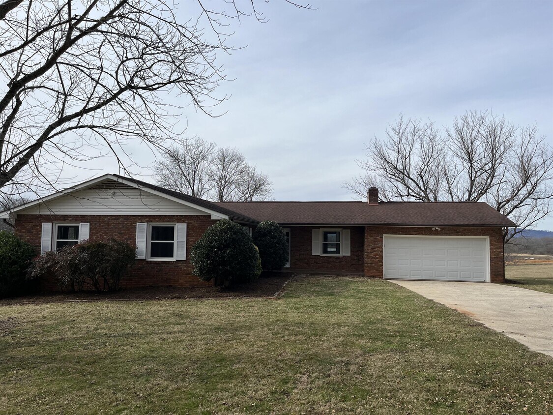 Primary Photo - 162 Pisgah Heights Ln