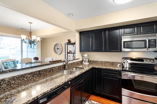 Foto del edificio - 75 Bentley Ct