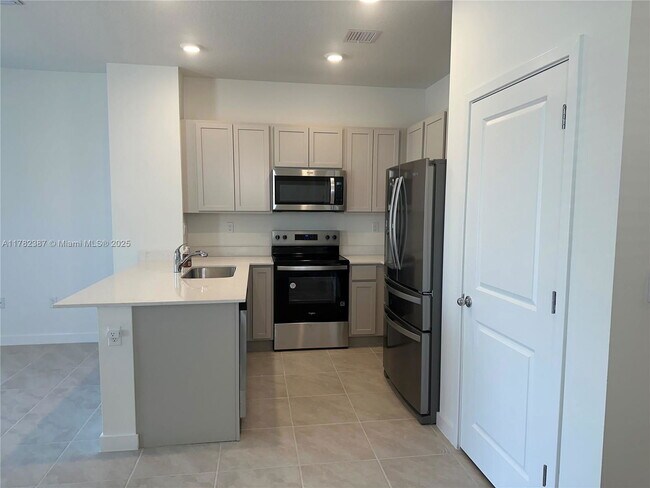 Foto del edificio - 822 SW 11th Ter