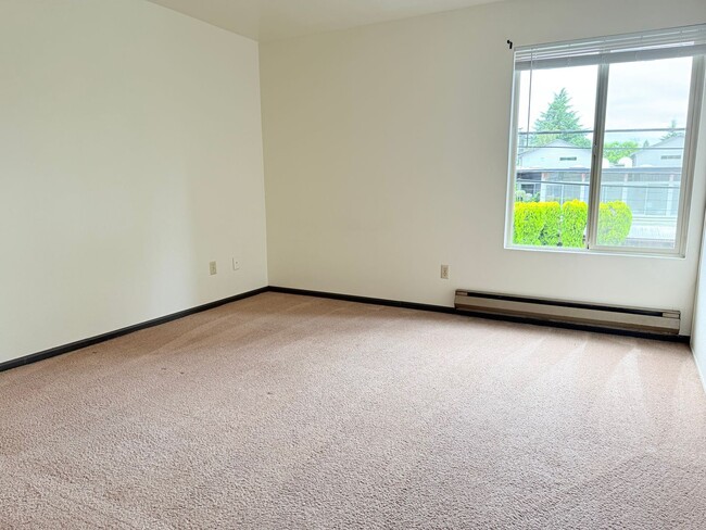 Interior Photo - Corner Crest 3201