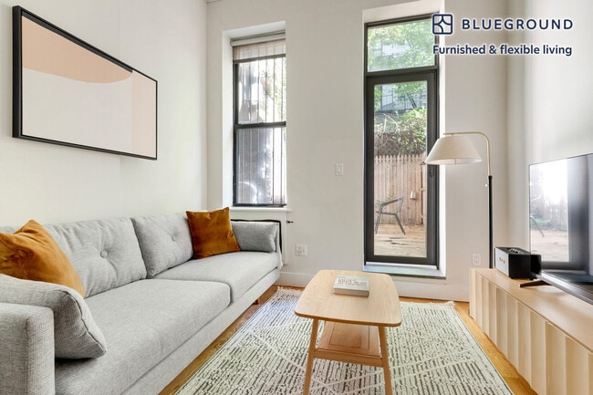 Building Photo - 515 W 47th St