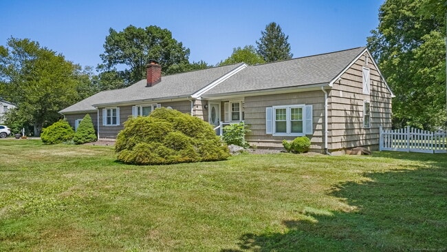 Building Photo - 918 Daniels Farm Rd