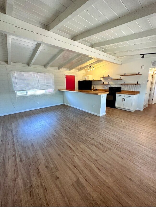 Foto del edificio - 2772 N Forgeus Ave