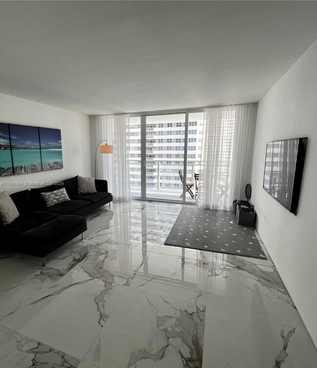 Building Photo - 2030 S Ocean Dr