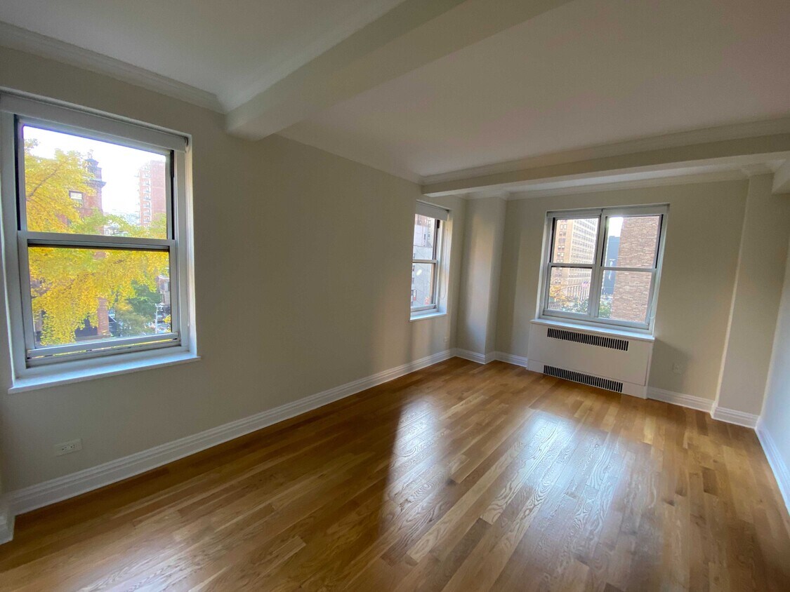 Primary Photo - 20 Park Ave