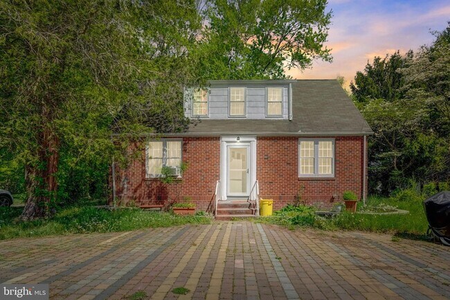 Foto del edificio - 760 Village Rd W