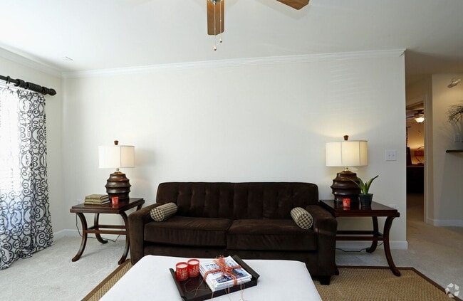 Building Photo - Bellingham Park 2BR top floor condo with p...