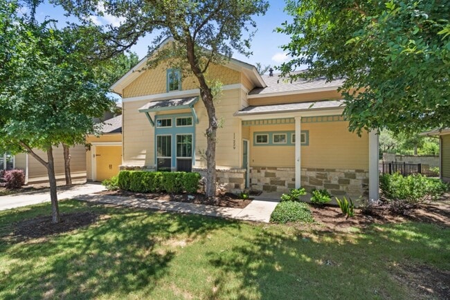 Building Photo - 11229 Avery Station Loop #36, Austin, Texa...