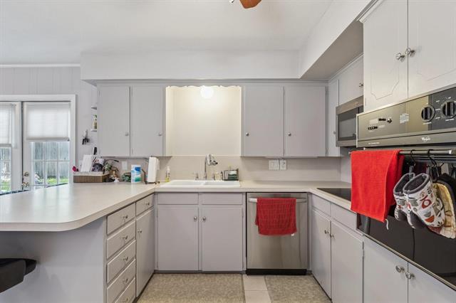 Building Photo - 8318 Lullwater Dr