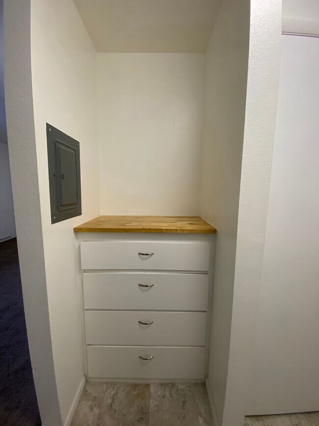 Foto del edificio - Studio Apartment - Available August 18th